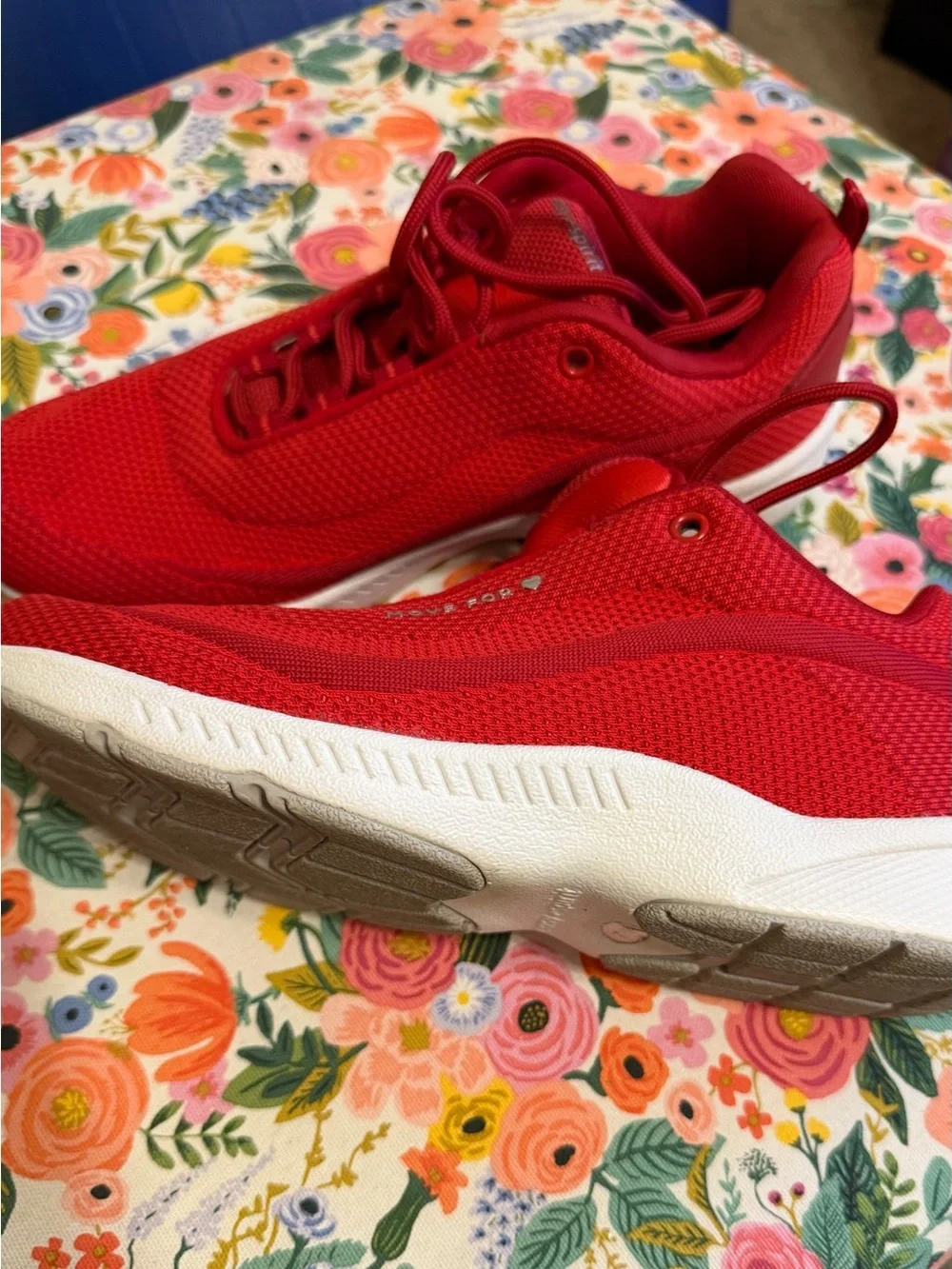 Easy Spirit women’s  Bright Red Mesh Lace-Up Sneakers